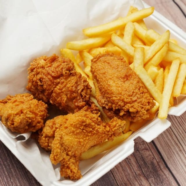 Chicken Wings (4) Basket & French Fries.