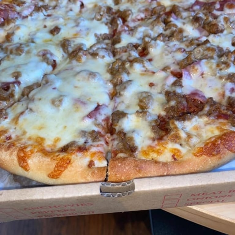Meat Lovers Pizza: A Carnivore's Delight